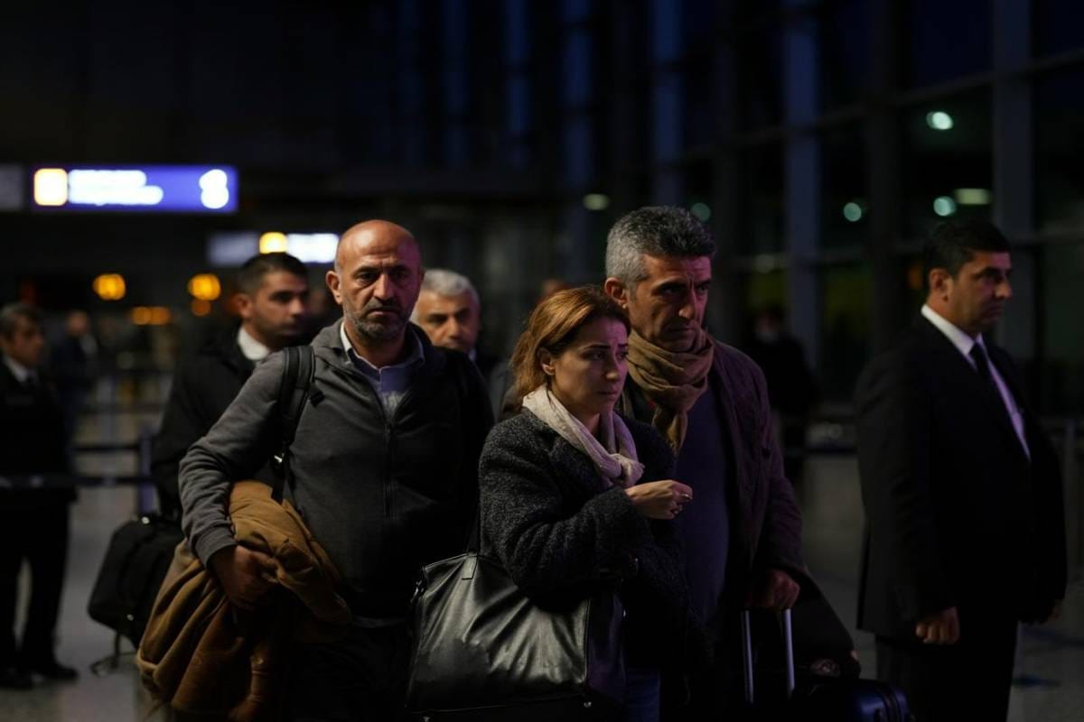Un centinaio di italiani torna a Roma dalla Libia: storie di coraggio e speranza