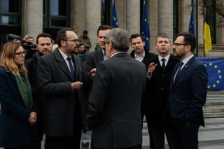 Il Cremlino solleva dubbi sulle elezioni in Romania: un voto inquietante?