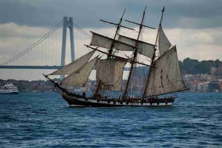 Nave scuola messicana provoca incidente al ponte di Brooklyn: 22 feriti